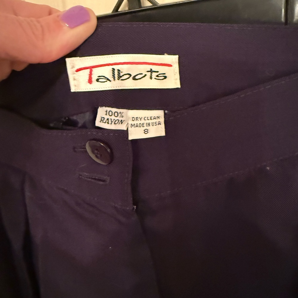 VINTAGE TALBOTS SLIM-FIT WOMENS NAVY BLUE SLACKS 💙

SZ 8-NAVY BLUE

PRISTINE!